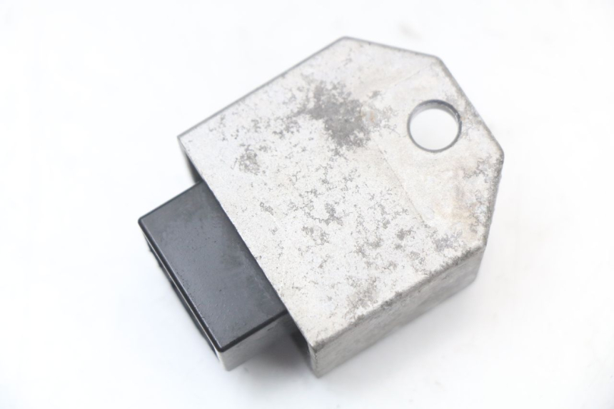 photo de REGULATEUR CHARGE PEUGEOT CITYSTAR 50 (2013 - 2017) - Gros plan technique