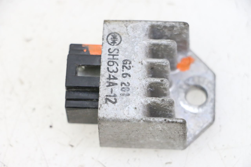 photo de REGULATEUR CHARGE PEUGEOT CITYSTAR 50 (2013 - 2017) - Gros plan technique