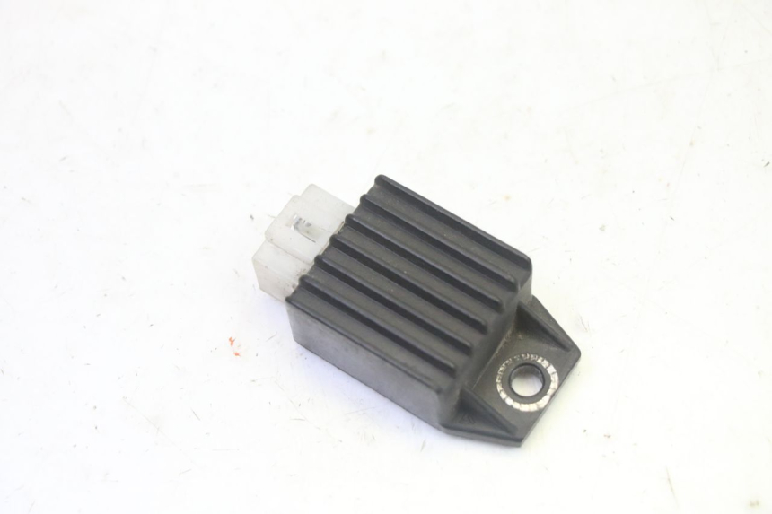 photo de REGULATEUR CHARGE PEUGEOT CITYSTAR 50 (2013 - 2017) - Détail de la pièce