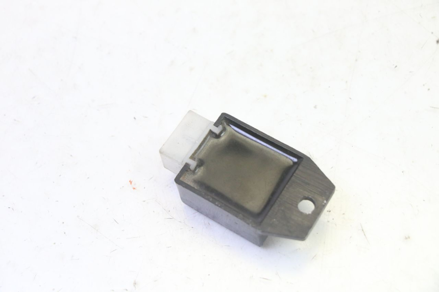 photo de REGULATEUR CHARGE PEUGEOT CITYSTAR 50 (2013 - 2017) - Zoom état d’usage