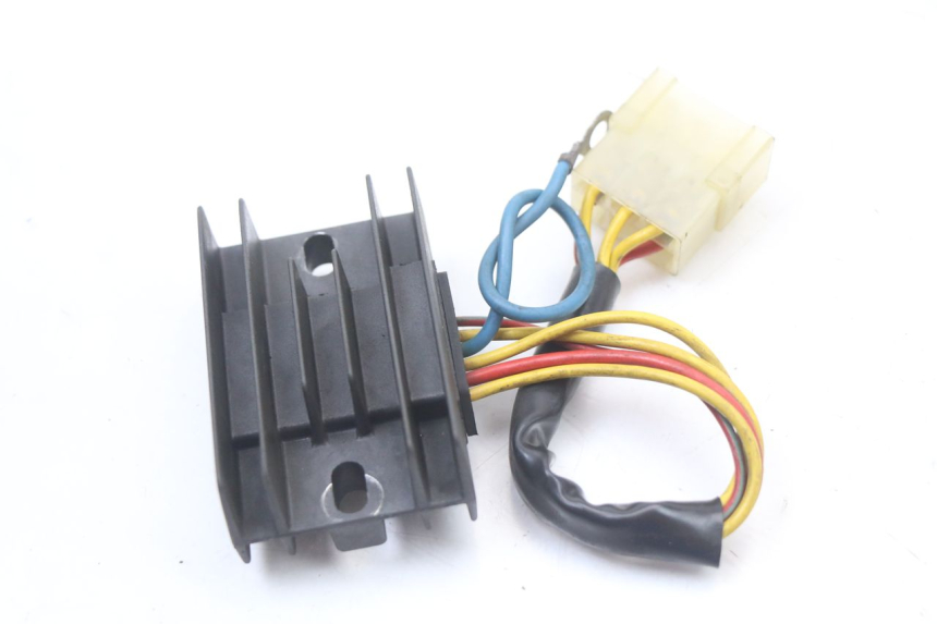 photo de REGULATEUR CHARGE APRILIA CLASSIC 125 (1995 - 2001) - Détail de la pièce