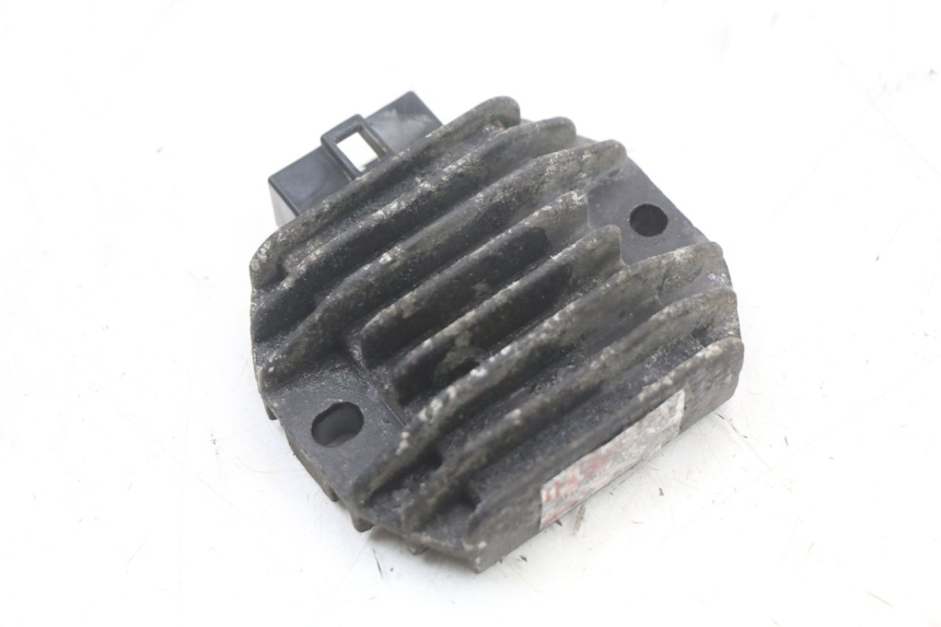 photo de REGULATEUR CHARGE YAMAHA CYGNUS X 125 (2004 - 2007) - Détail de la pièce