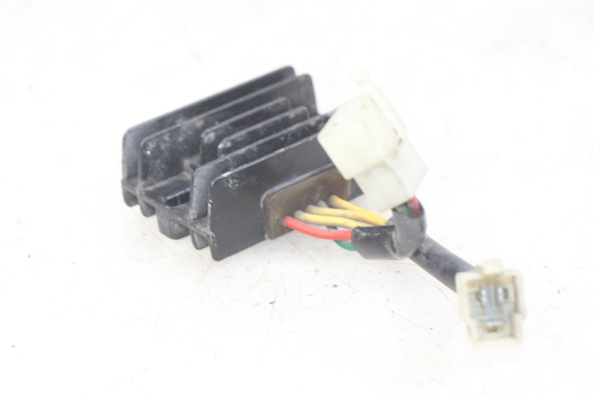 photo de REGULATEUR CHARGE PEUGEOT DJANGO 4T 50 (2014 - 2019) - Gros plan technique