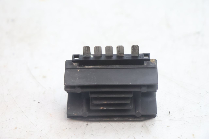 photo de REGULATEUR CHARGE SUZUKI DR S 600 (1985 - 1989) - Détail de la pièce