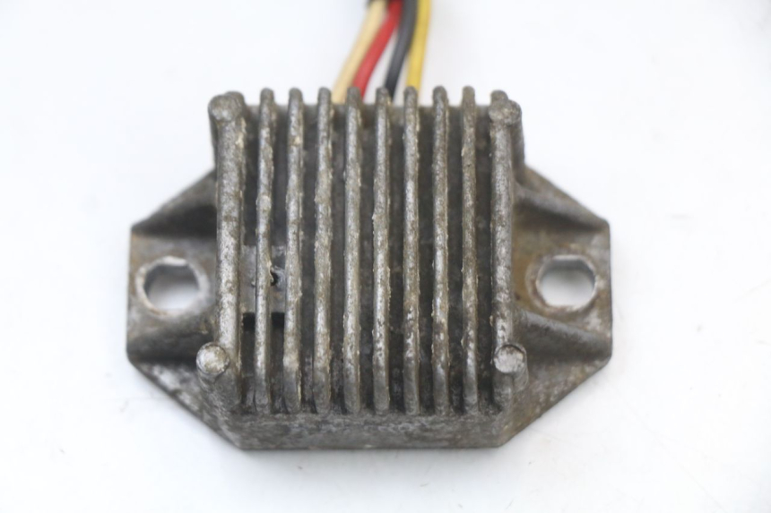 photo de REGULATEUR CHARGE YAMAHA DTLC 125 (1982 - 1987) - Détail de la pièce