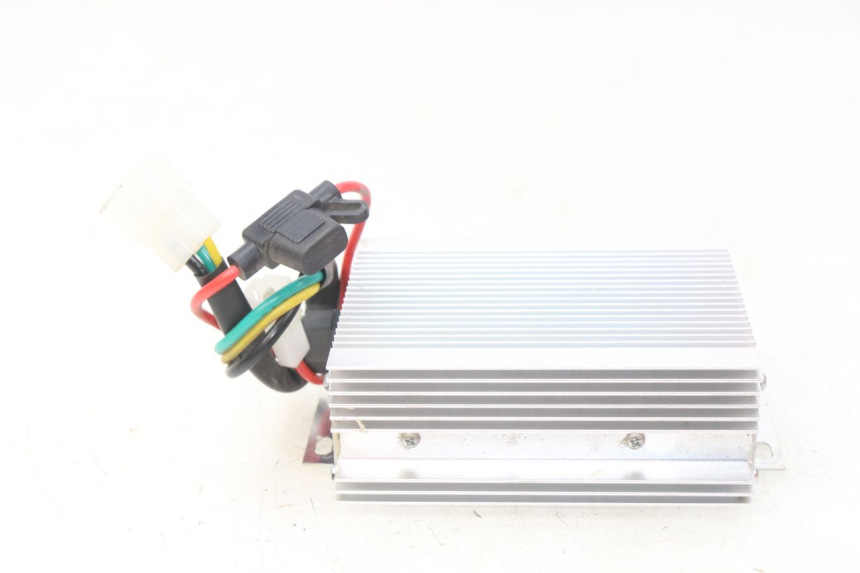 photo de REGULATEUR CHARGE EFUN E2GO 1 (2017 - 2021) - Points de fixation