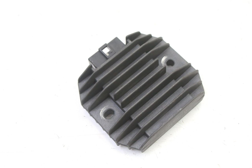 photo de REGULATEUR CHARGE PEUGEOT ELYSEO 125 (1999 - 2004) - Détail de la pièce