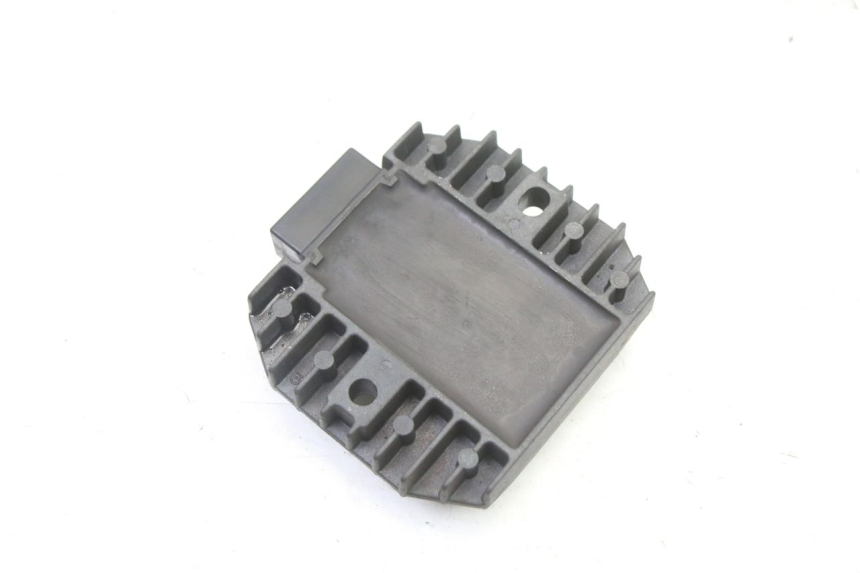 photo de REGULATEUR CHARGE PEUGEOT ELYSEO 125 (1999 - 2004) - Autre angle de vue