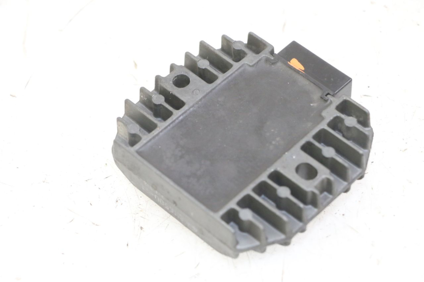 photo de REGULATEUR CHARGE PEUGEOT ELYSTAR 125 (2002 - 2007) - Détail de la pièce