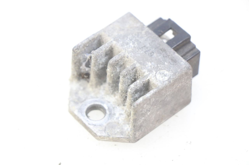 photo de RÉGULATEUR DE CHARGE PEUGEOT ELYSTAR 50 (2002 - 2014) - Autre angle de vue