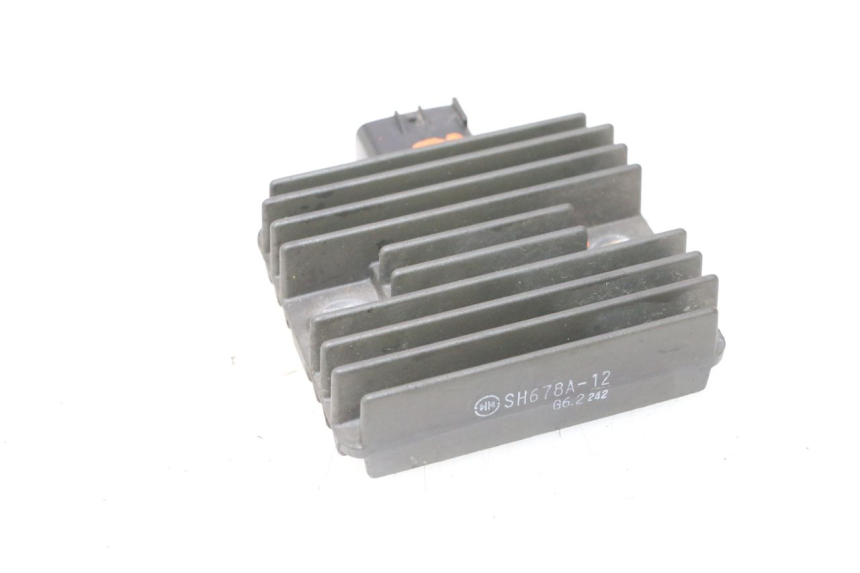 photo de REGULATEUR CHARGE KAWASAKI ER-6 ER6 N 650 (2005 - 2009) - Gros plan technique