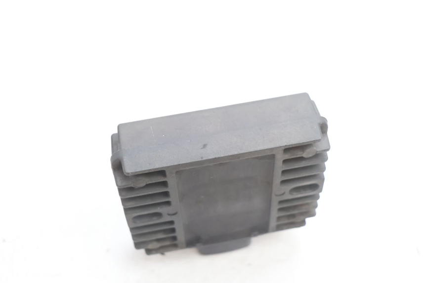 photo de REGULATEUR CHARGE KAWASAKI ER-6 ER6 N 650 (2005 - 2009) - Gros plan technique