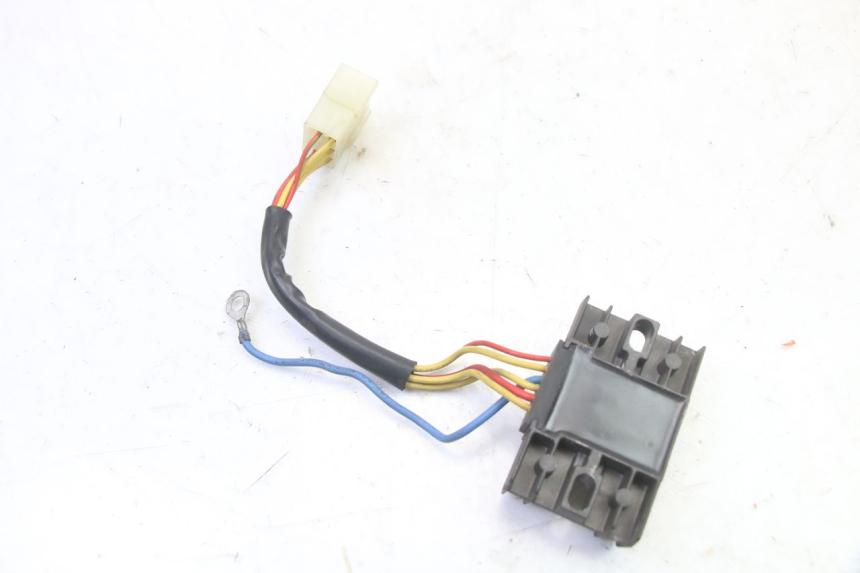 photo de REGULATEUR CHARGE APRILIA ETX 125 (1998 - 2002) - Vue d’ensemble