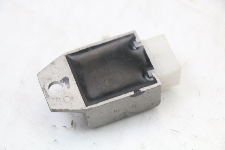 photo de REGULATEUR CHARGE EUROCKA RETRO 50 (2007 - 2014) - Autre angle de vue