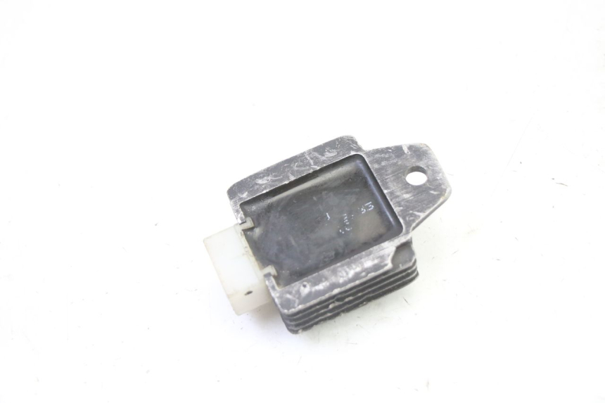 photo de REGULATEUR CHARGE KEEWAY F-ACT FACT 50 (2006 - 2011) - Gros plan technique