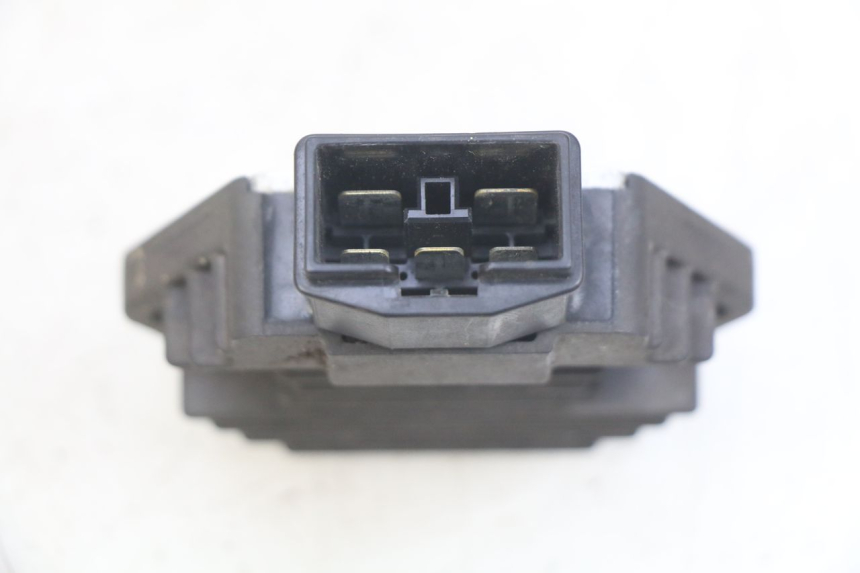 photo de REGULATEUR CHARGE HONDA FES PANTHEON 2T 125 (1998 - 2002) - Détail de la pièce