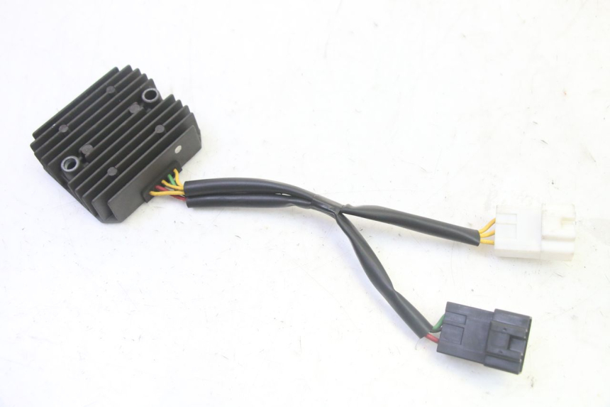 photo de REGULATEUR CHARGE HONDA FES S-WING SWING ABS 125 (2007 - 2015) - Zoom état d’usage