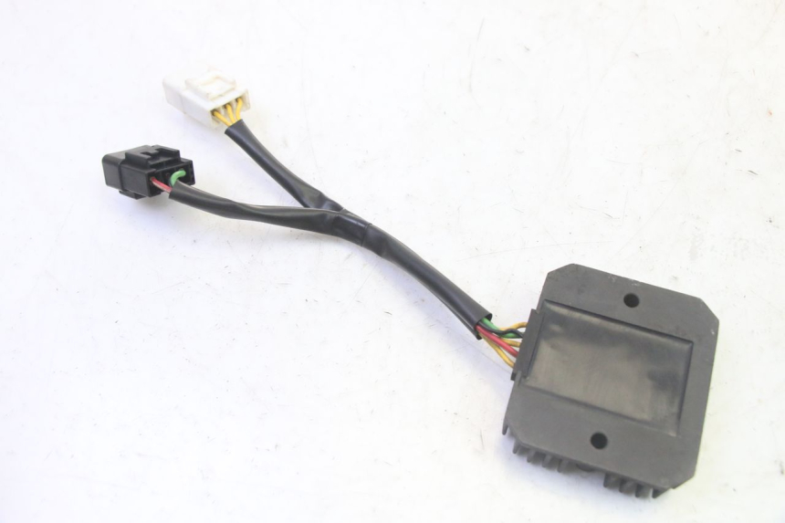 photo de REGULATEUR CHARGE HONDA FES S-WING SWING ABS 125 (2007 - 2015) - Vue d’ensemble