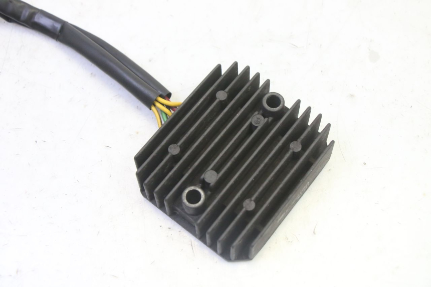 photo de REGULATEUR CHARGE HONDA FES S-WING SWING ABS 125 (2007 - 2015) - Détail de la pièce
