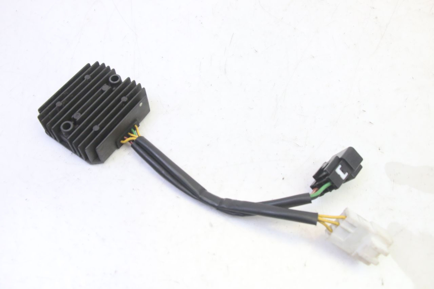 photo de REGULATEUR CHARGE HONDA FES S-WING SWING ABS 125 (2007 - 2015) - Zoom état d’usage