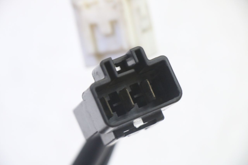 photo de REGULATEUR CHARGE HONDA FES S-WING SWING ABS 125 (2007 - 2015) - Gros plan technique