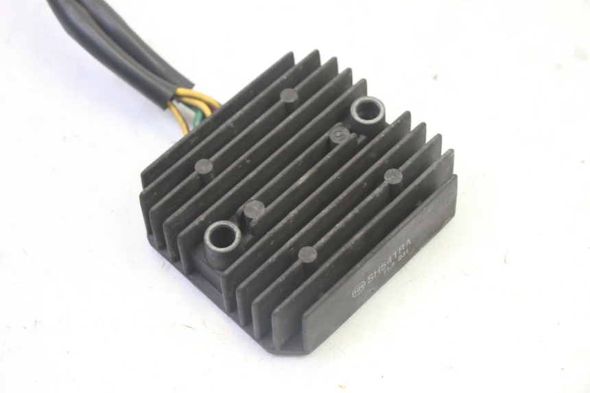 photo de REGULATEUR CHARGE HONDA FES S-WING SWING ABS 125 (2007 - 2015) - Détail de la pièce