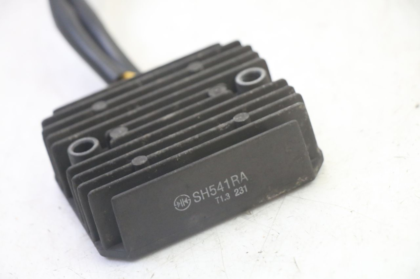 photo de REGULATEUR CHARGE HONDA FES S-WING SWING ABS 125 (2007 - 2015) - Zoom état d’usage