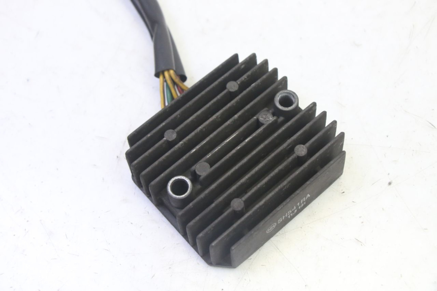 photo de REGULATEUR CHARGE HONDA FES S-WING SWING ABS 125 (2007 - 2015) - Détail de la pièce