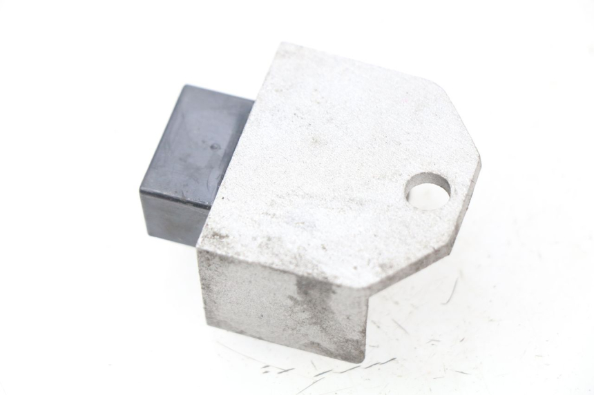 photo de REGULATEUR CHARGE SYM FIDDLE 2 50 (2008 - 2013) - Détail de la pièce