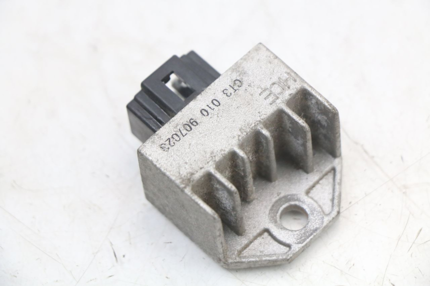 photo de REGULATEUR CHARGE SYM FIDDLE 2 50 (2008 - 2013) - Détail de la pièce