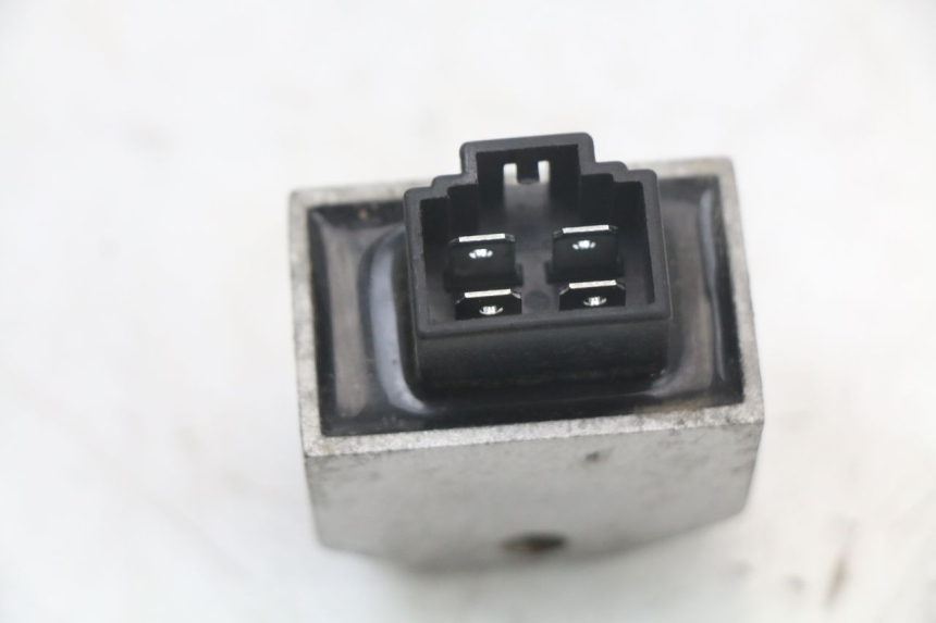 photo de REGULATEUR CHARGE SYM FIDDLE 2 50 (2008 - 2013) - Zoom état d’usage