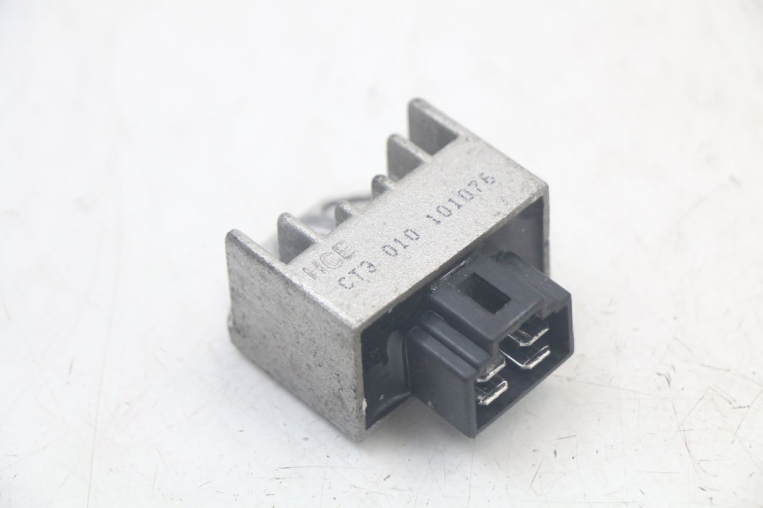 photo de REGULATEUR CHARGE SYM FIDDLE 2 50 (2008 - 2013) - Détail de la pièce