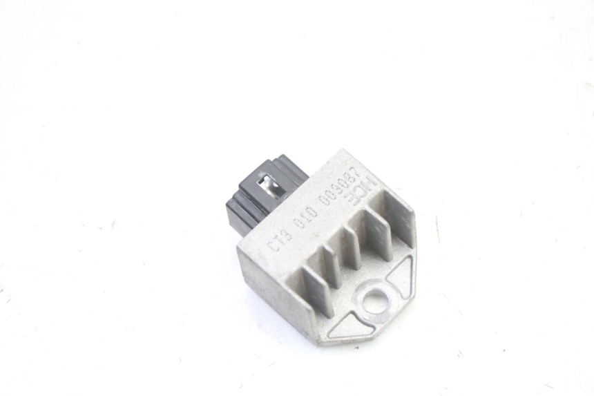 photo de REGULATEUR CHARGE SYM FIDDLE 2 50 (2008 - 2013) - Détail de la pièce