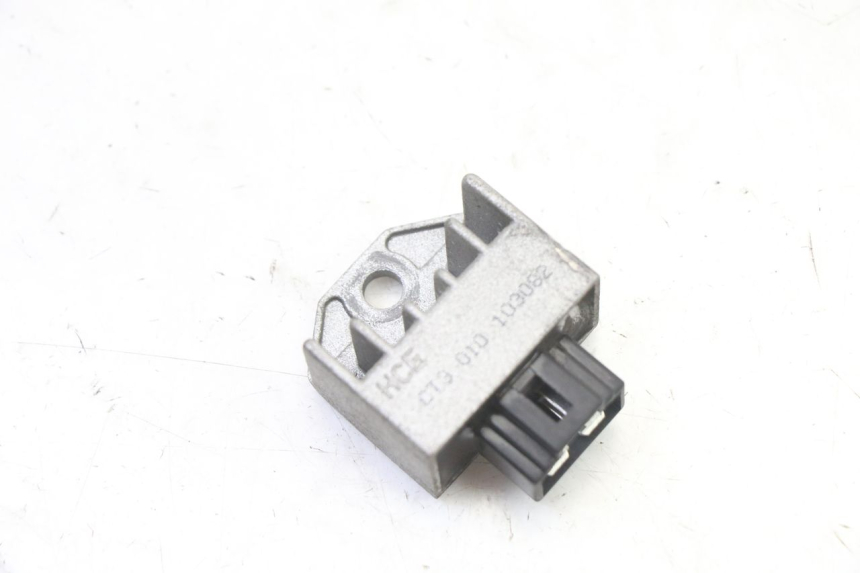 photo de REGULATEUR CHARGE SYM FIDDLE 2 S 125 (2012 - 2014) - Vue principale