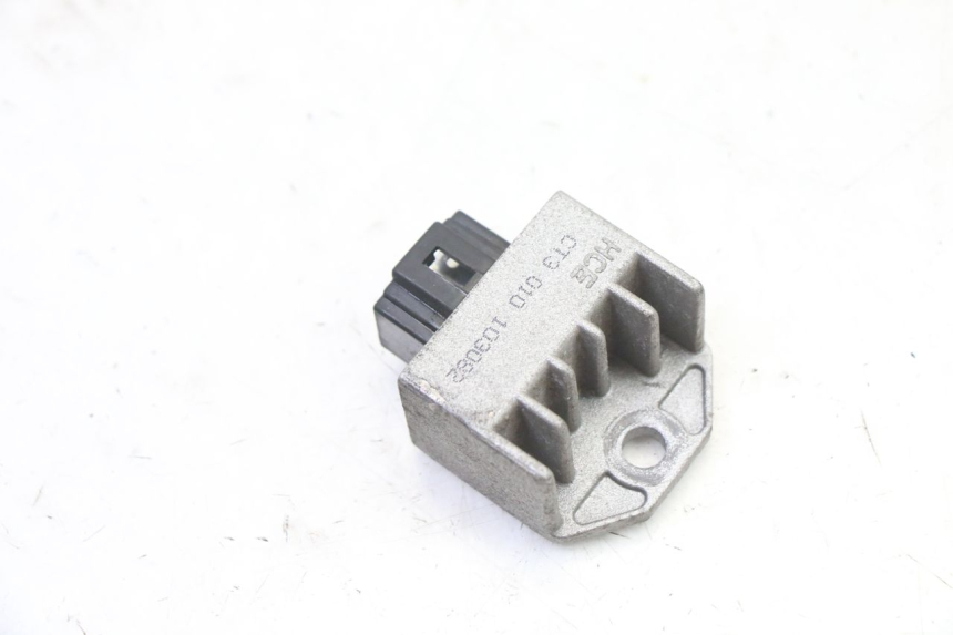 photo de REGULATEUR CHARGE SYM FIDDLE 2 S 125 (2012 - 2014) - Détail de la pièce