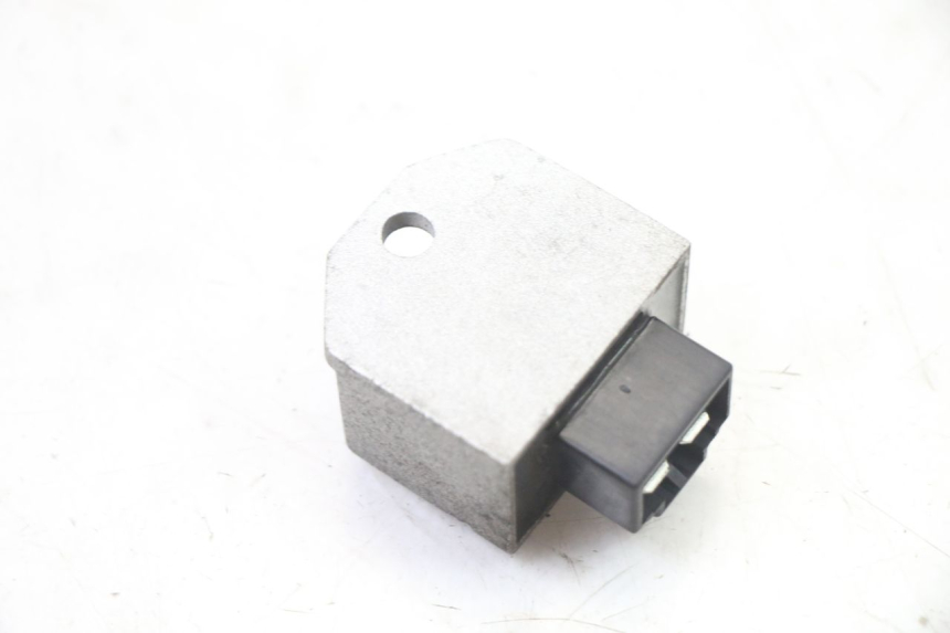 photo de REGULATEUR CHARGE SYM FIDDLE 2 S 125 (2012 - 2014) - Autre angle de vue