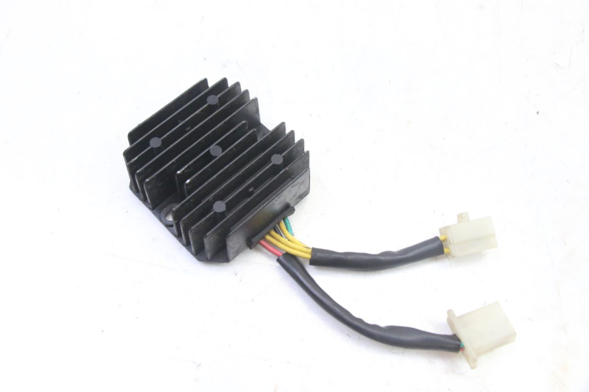 photo de REGULATEUR CHARGE SYM FIDDLE 3 III 125 (2014 - 2020) - Détail de la pièce