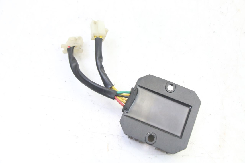 photo de REGULATEUR CHARGE SYM FIDDLE 3 III 125 (2014 - 2020) - Zoom état d’usage