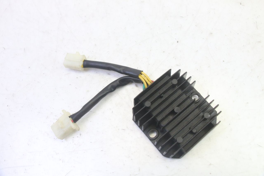 photo de REGULATEUR CHARGE SYM FIDDLE 3 III 125 (2014 - 2020) - Vue principale