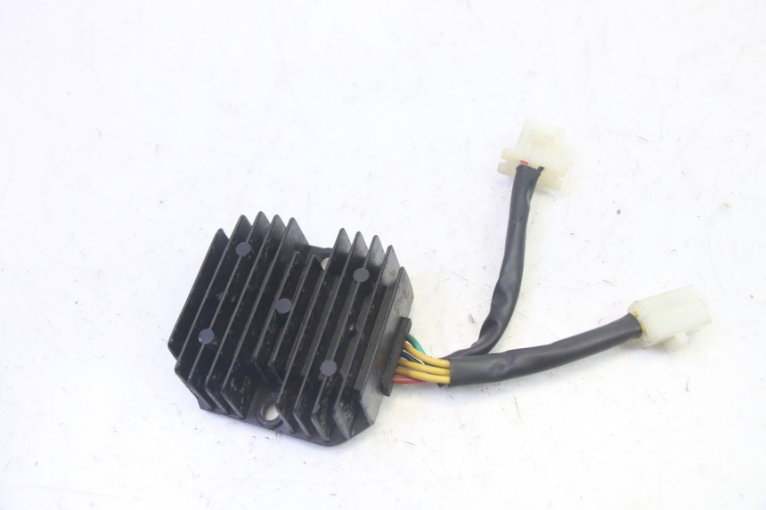 photo de REGULATEUR CHARGE SYM FIDDLE 3 III 125 (2014 - 2020) - Détail de la pièce