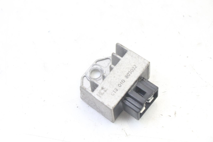 photo de REGULATEUR CHARGE SYM FIDDLE 125 (2008 - 2010) - Vue principale