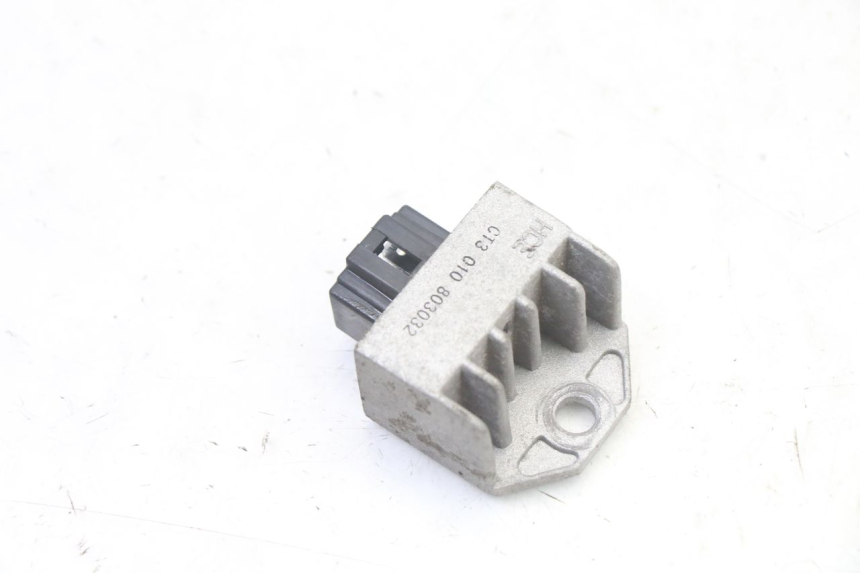 photo de REGULATEUR CHARGE SYM FIDDLE 125 (2008 - 2010) - Détail de la pièce