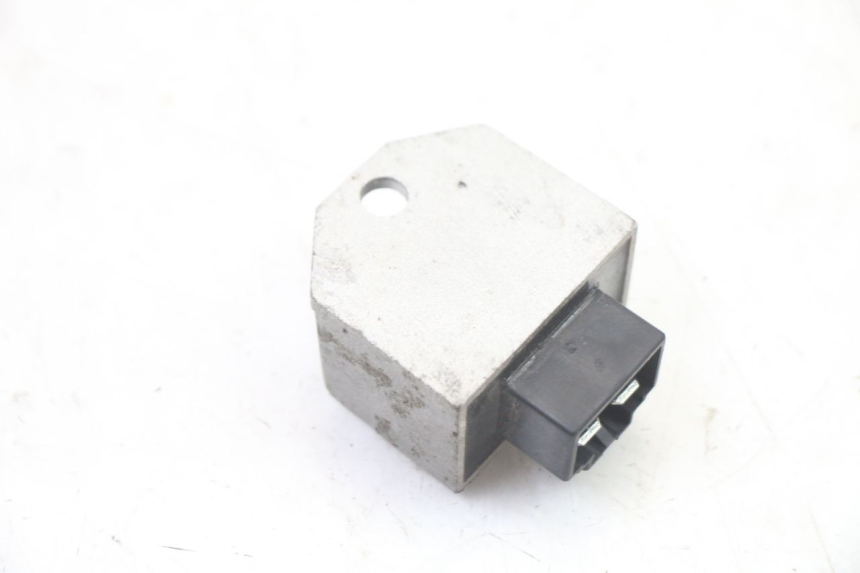 photo de REGULATEUR CHARGE SYM FIDDLE 125 (2008 - 2010) - Autre angle de vue