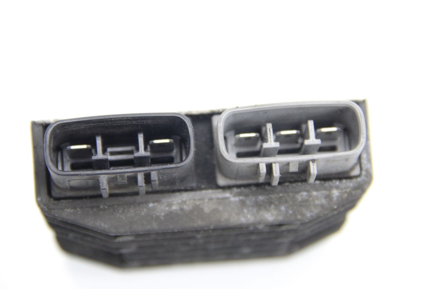 photo de REGULATEUR CHARGE YAMAHA FJR ABS 1300 (2006 - 2012) - Gros plan technique