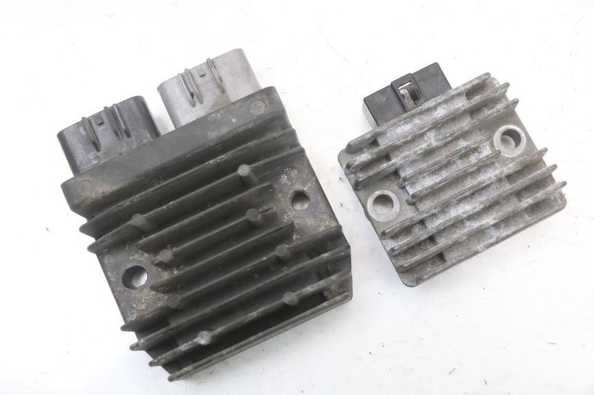 photo de REGULATEUR CHARGE YAMAHA FJR ABS 1300 (2006 - 2012) - Détail de la pièce