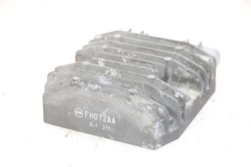 photo de REGULATEUR CHARGE YAMAHA FJR ABS 1300 (2006 - 2012) - Détail de la pièce