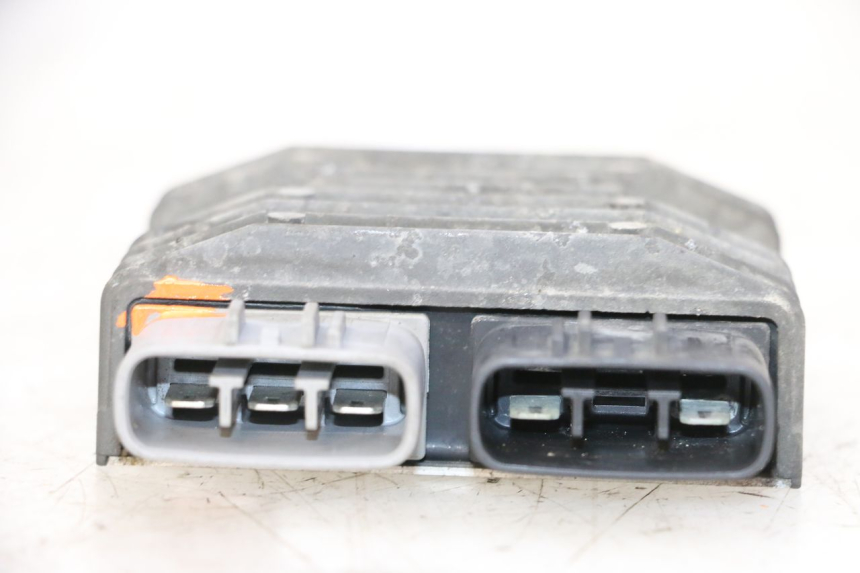 photo de REGULATEUR CHARGE YAMAHA FJR ABS 1300 (2006 - 2012) - Autre angle de vue