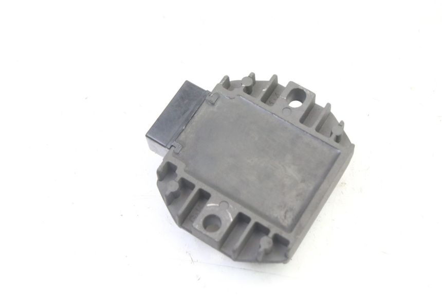 photo de REGULATEUR CHARGE MBK FLAME X 125 (2007 - 2016) - Autre angle de vue