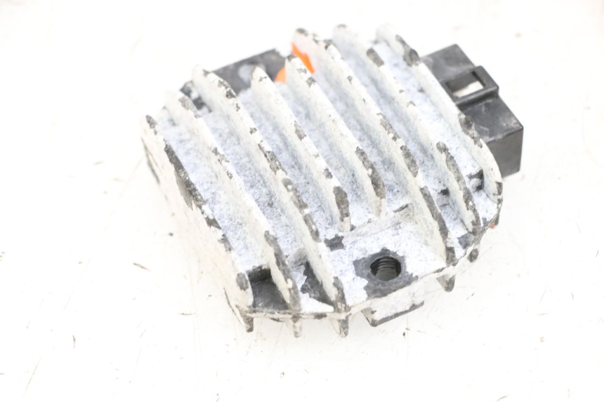 photo de REGULATEUR CHARGE MBK FLAME X 125 (2007 - 2016) - Gros plan technique