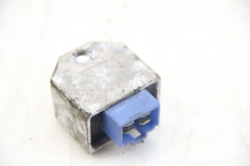 photo de REGULATEUR CHARGE MBK FLIPPER 50 (2004 - 2012) - Autre angle de vue